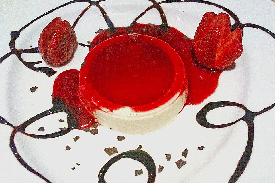 Panna cotta mit Erdbeersauce