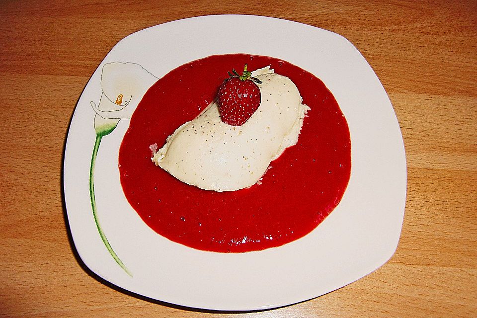 Panna cotta mit Erdbeersauce