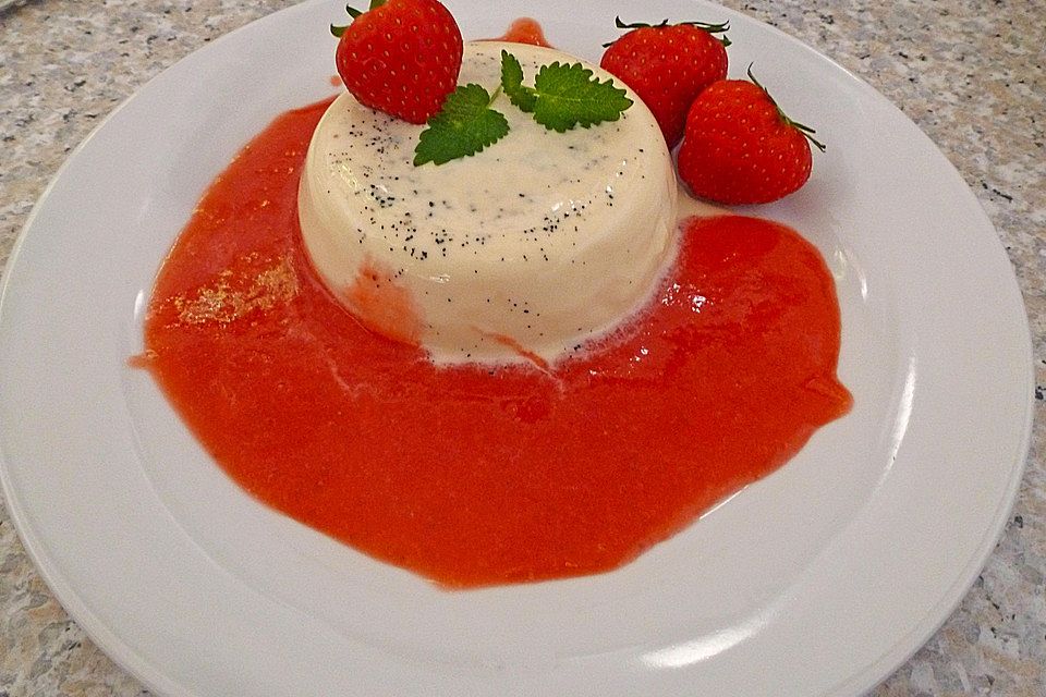 Panna cotta mit Erdbeersauce