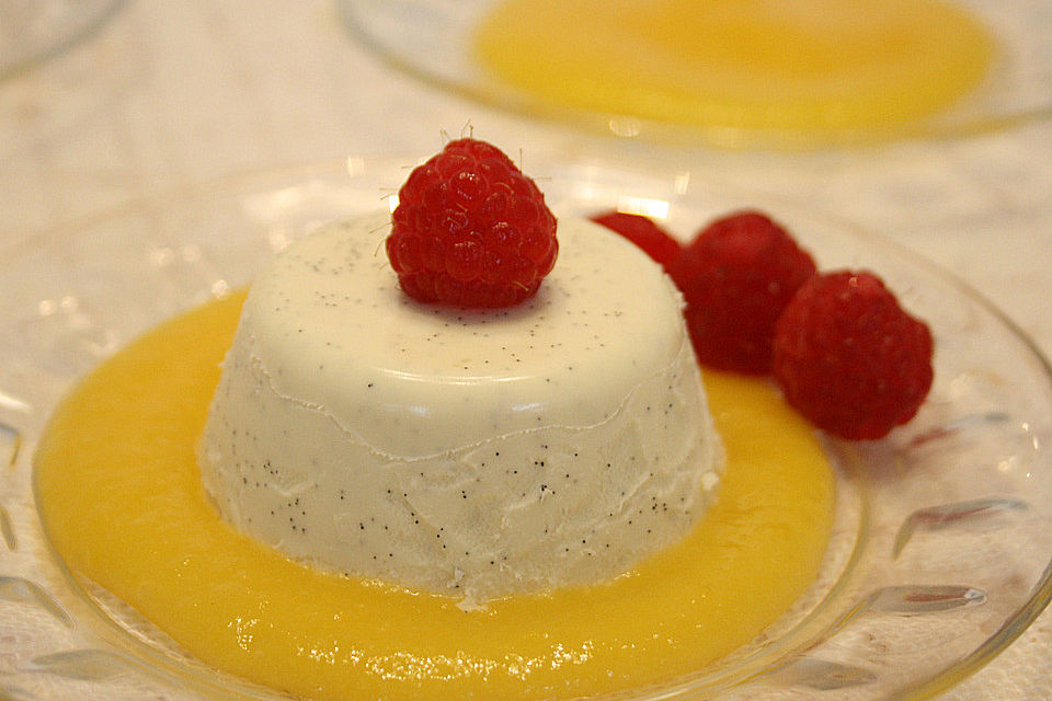 Panna cotta mit Erdbeersauce