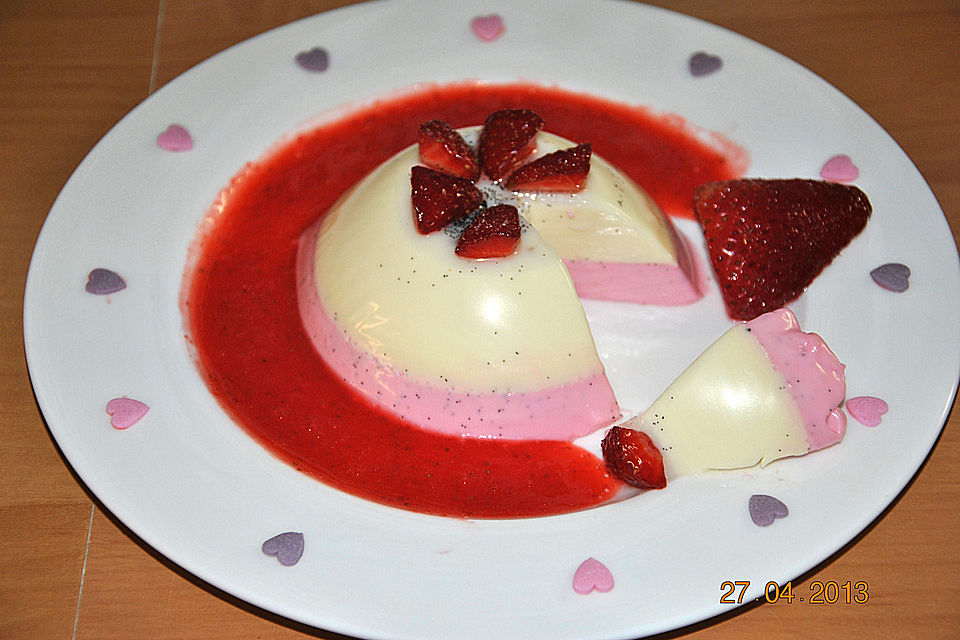 Panna cotta mit Erdbeersauce