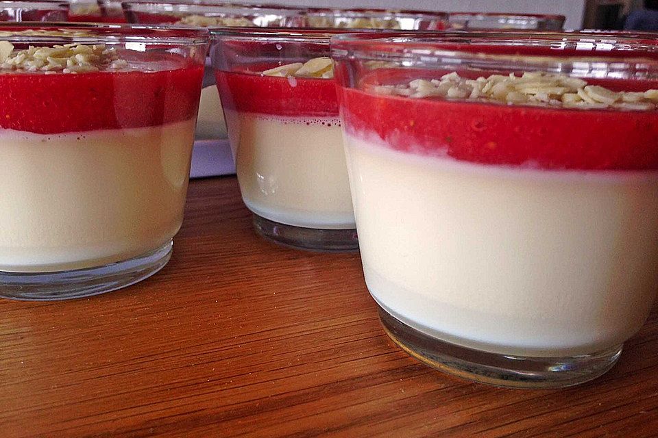 Panna cotta mit Erdbeersauce