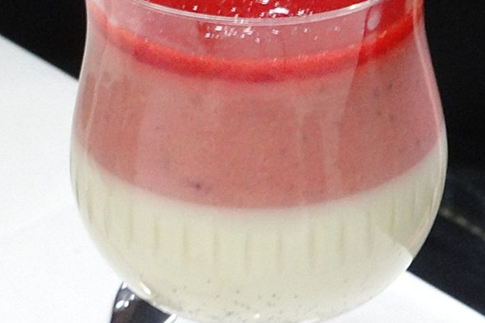 Panna cotta mit Erdbeersauce