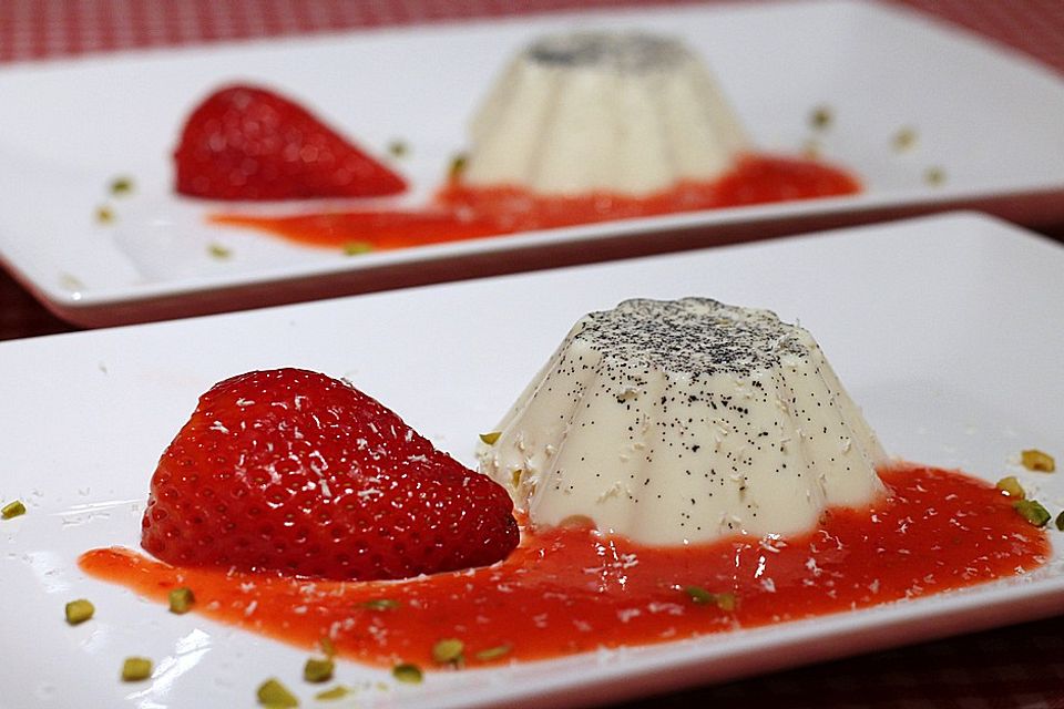 Panna cotta mit Erdbeersauce