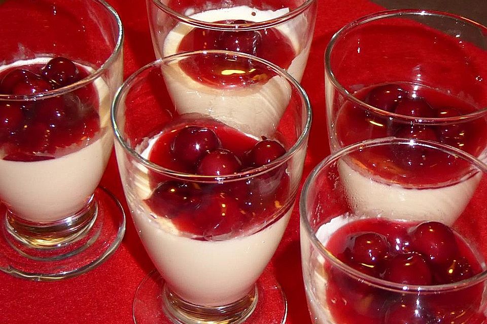 Panna cotta mit Erdbeersauce