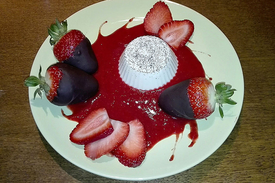 Panna cotta mit Erdbeersauce