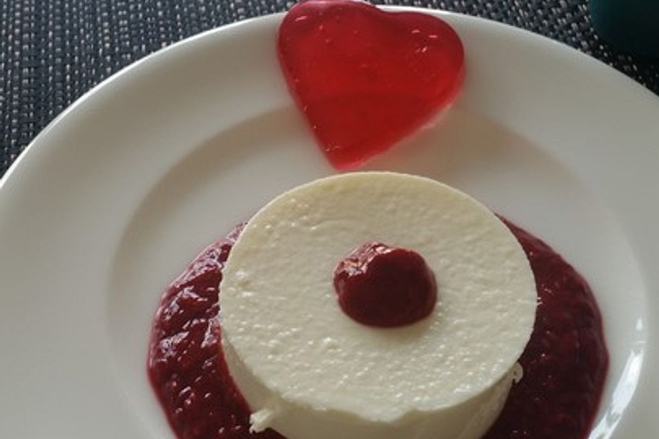 Panna cotta mit Erdbeersauce