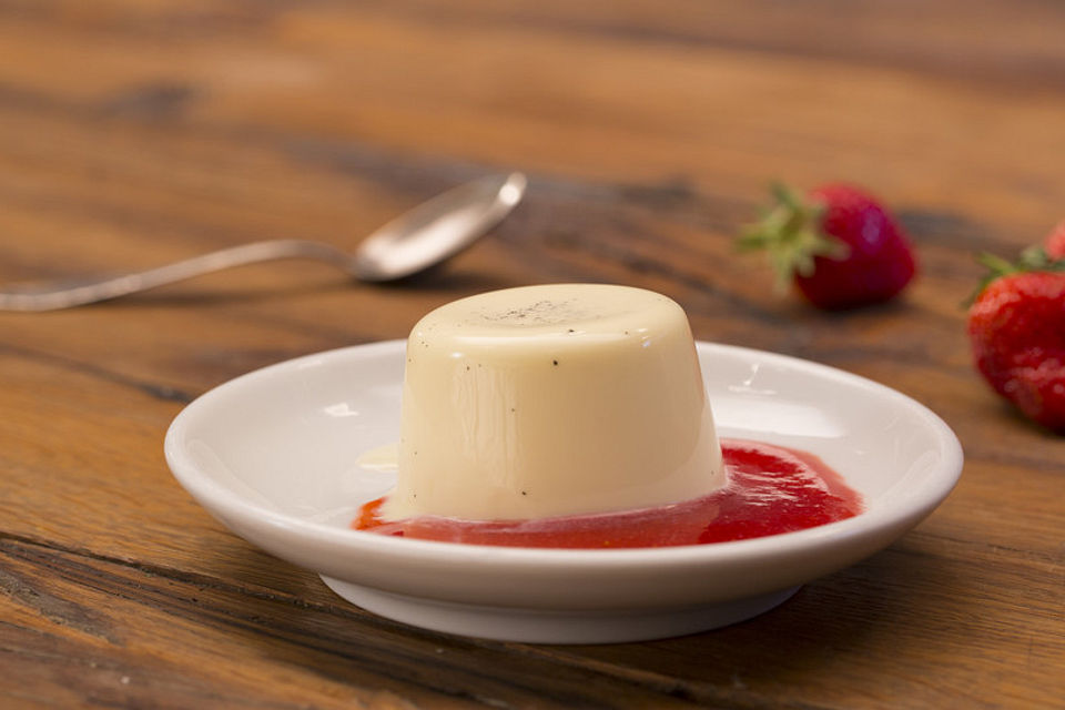 Panna cotta mit Erdbeersauce