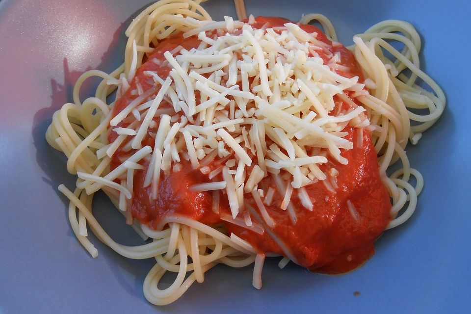 Spaghetti mit fruchtiger Tomatensauce