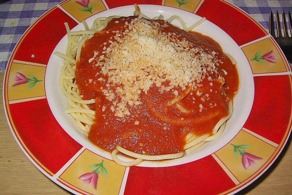 Spaghetti mit fruchtiger Tomatensauce