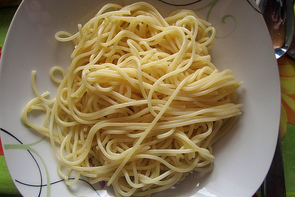 Spaghetti mit fruchtiger Tomatensauce