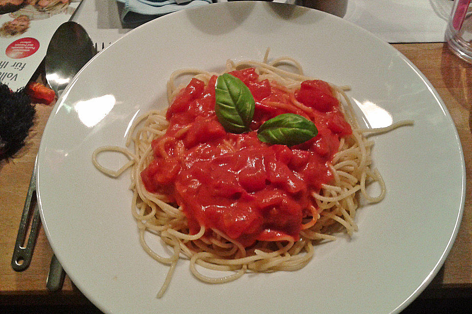 Spaghetti mit fruchtiger Tomatensauce