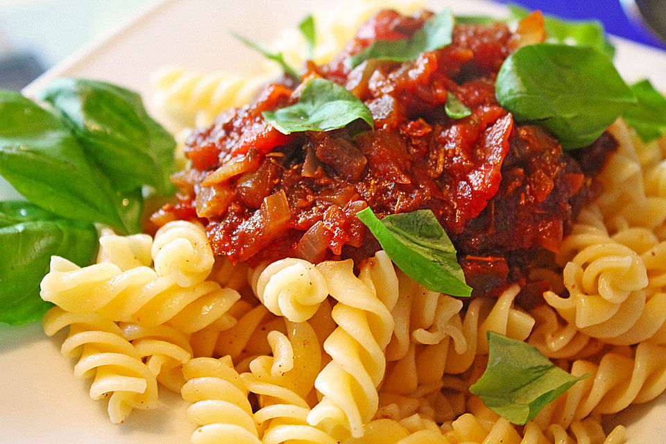 Spaghetti mit fruchtiger Tomatensauce