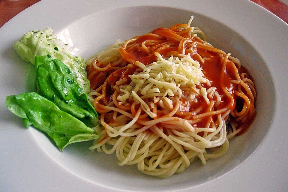 Spaghetti mit fruchtiger Tomatensauce