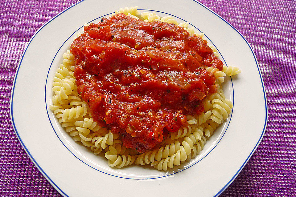 Spaghetti mit fruchtiger Tomatensauce