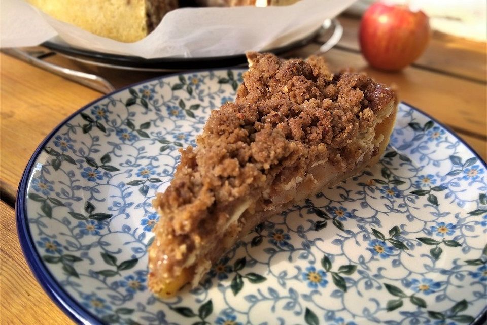 Cinnamon Crumble Apple Pie