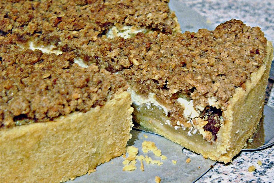 Cinnamon Crumble Apple Pie