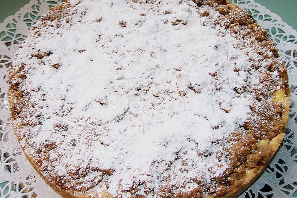 Cinnamon Crumble Apple Pie