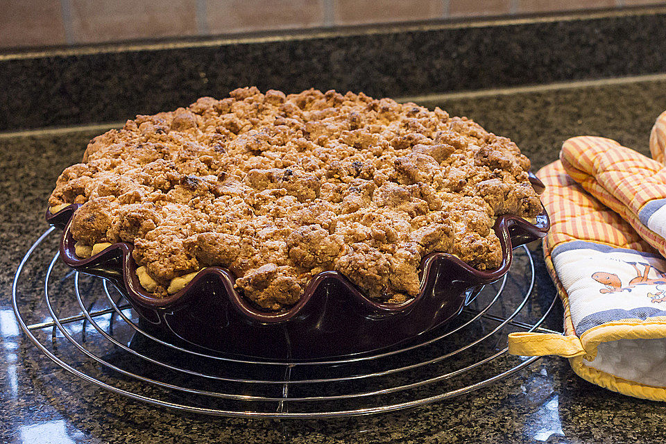 Cinnamon Crumble Apple Pie