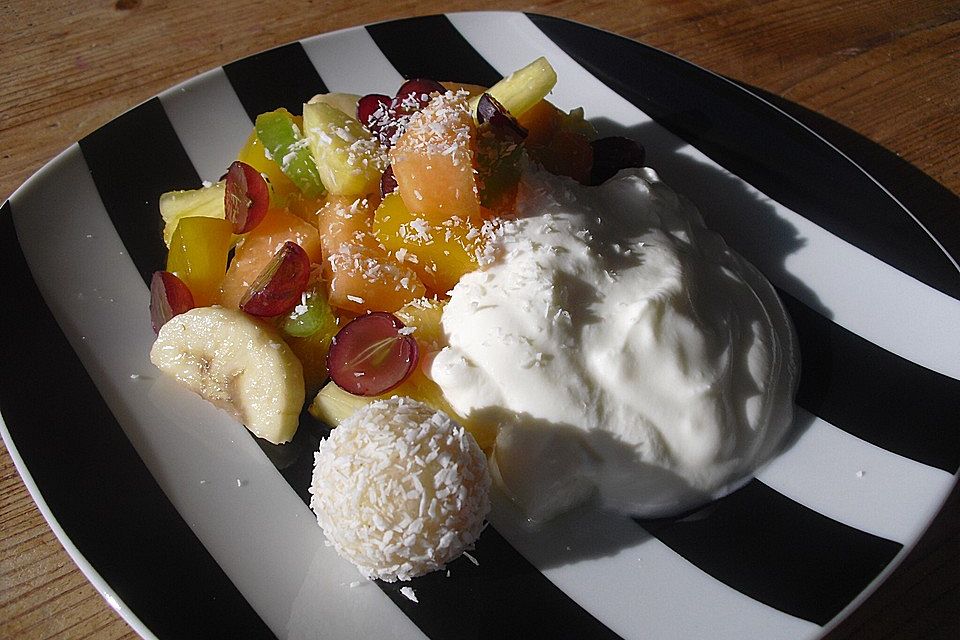 Obstsalat mit Kokossahne