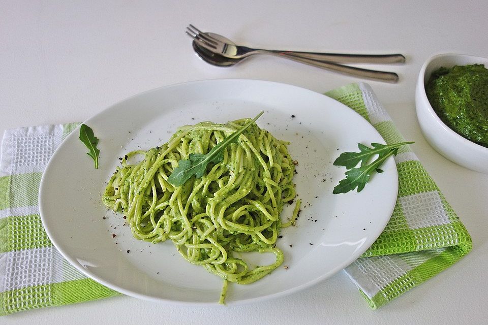 Spaghetti mit Pesto