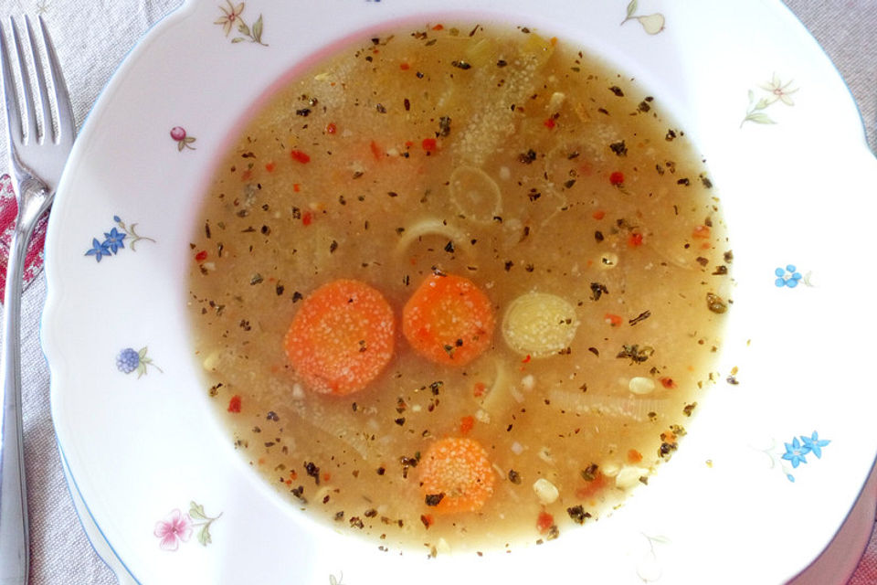 Gebrannte Grießsuppe