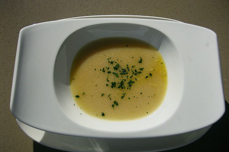 Gebrannte Grießsuppe