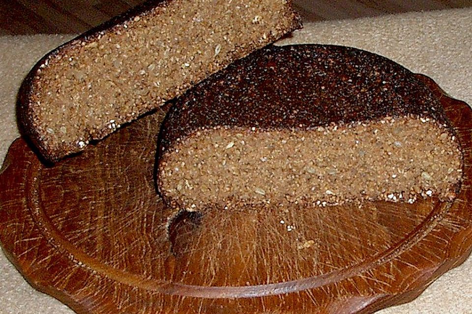 Rundes Schwarzbrot