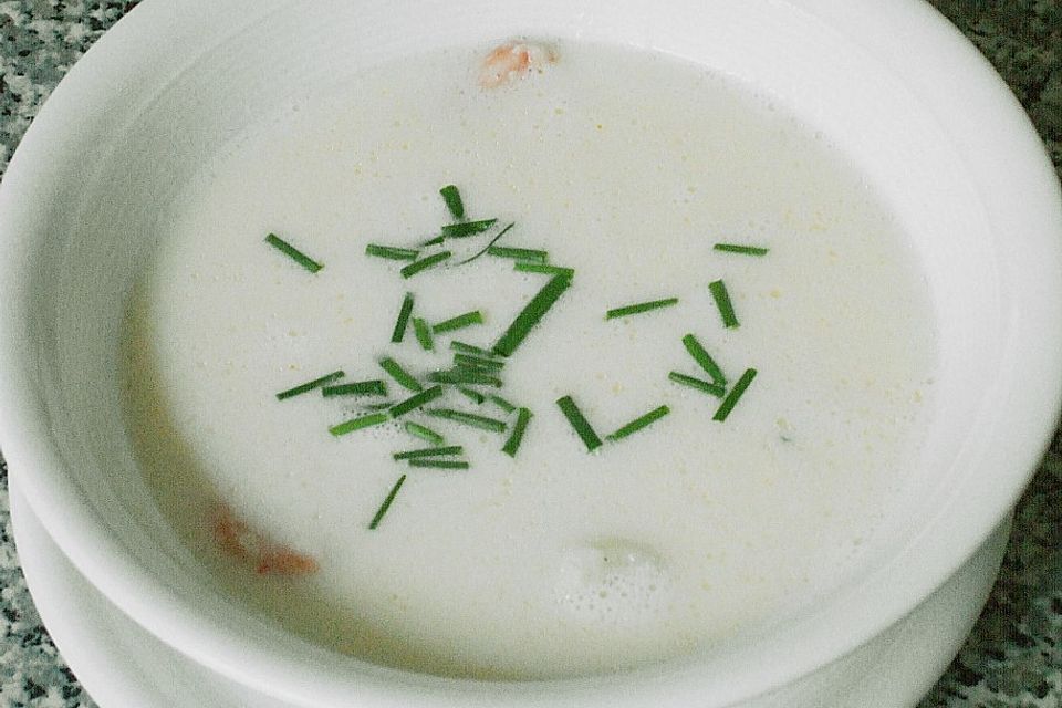 Spargelcremesuppe mit Krabben