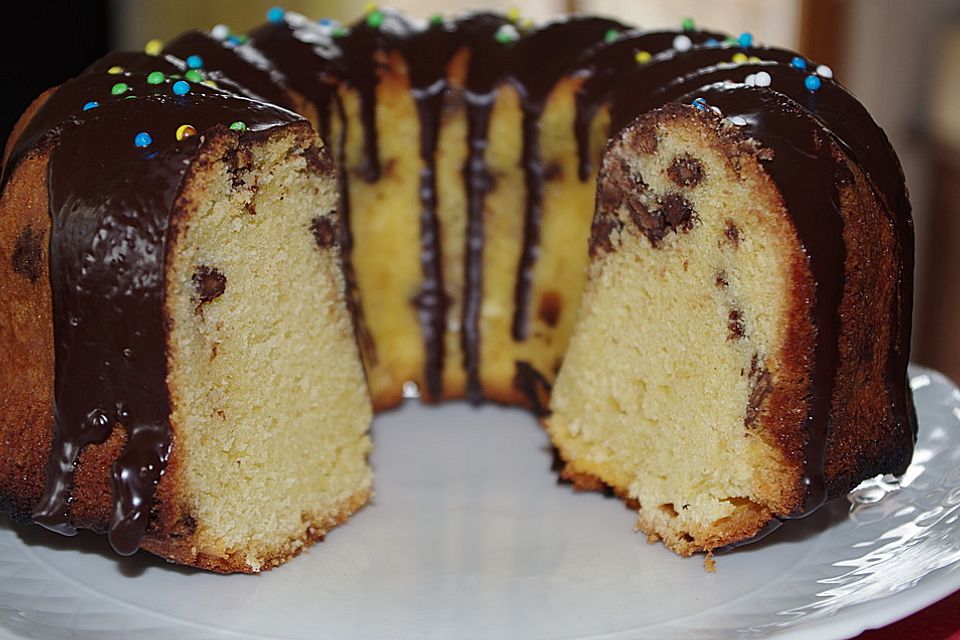 Eierlikörkuchen mit Raspelschokolade