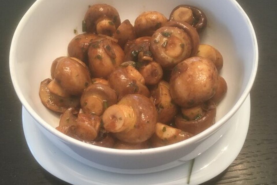 Antipasti - marinierte Champignons