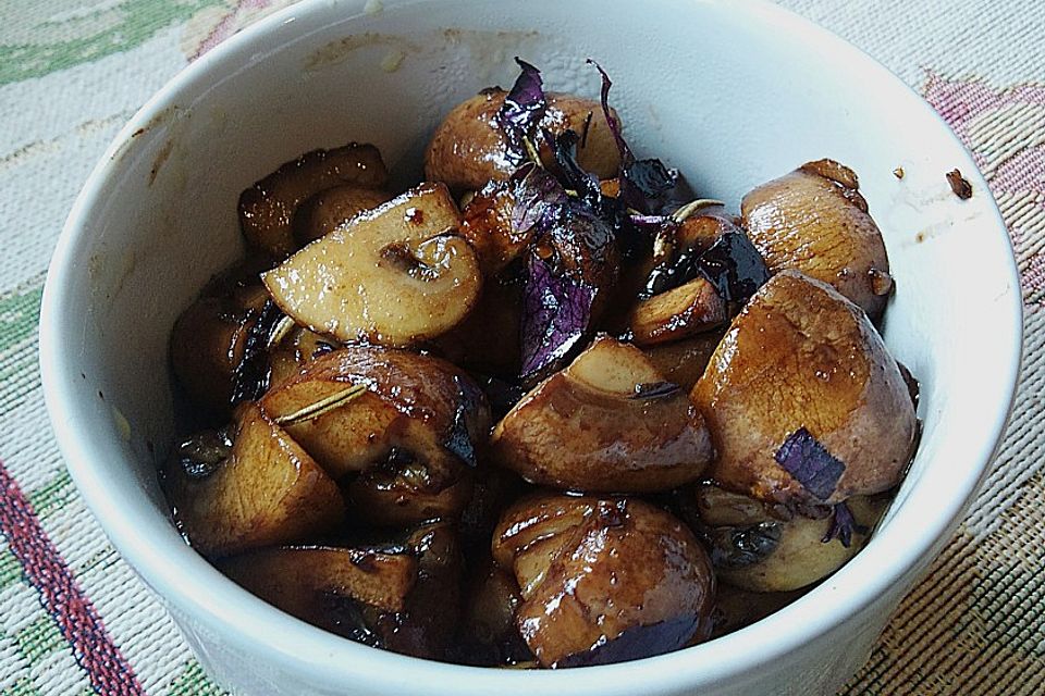 Antipasti - marinierte Champignons