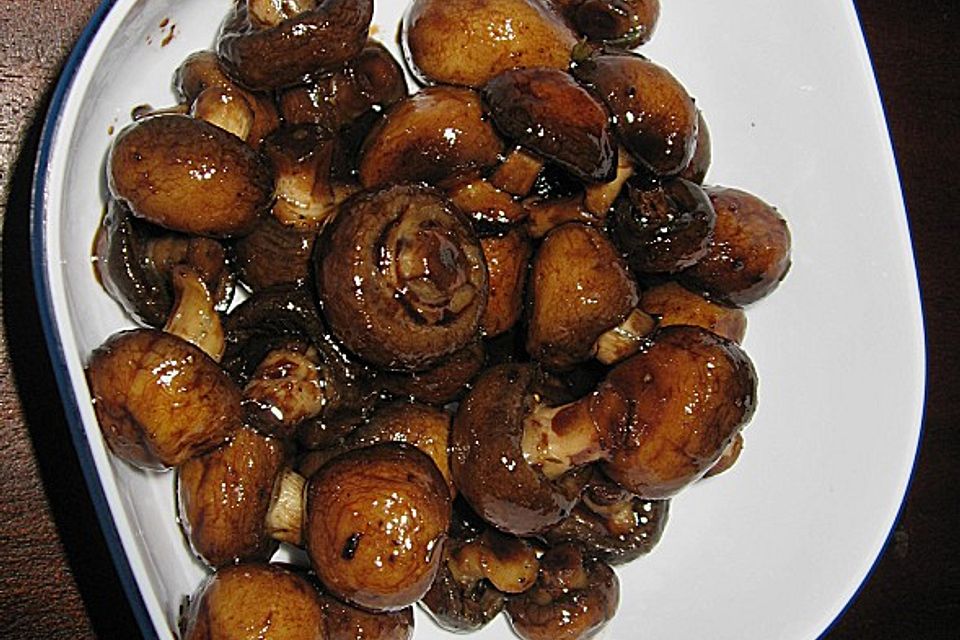 Antipasti - marinierte Champignons