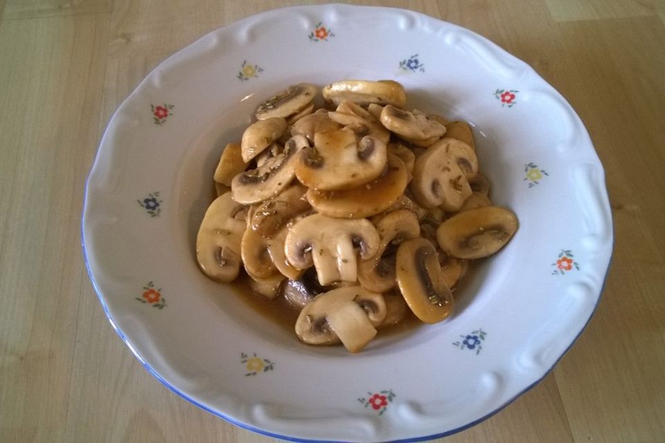 Antipasti - marinierte Champignons