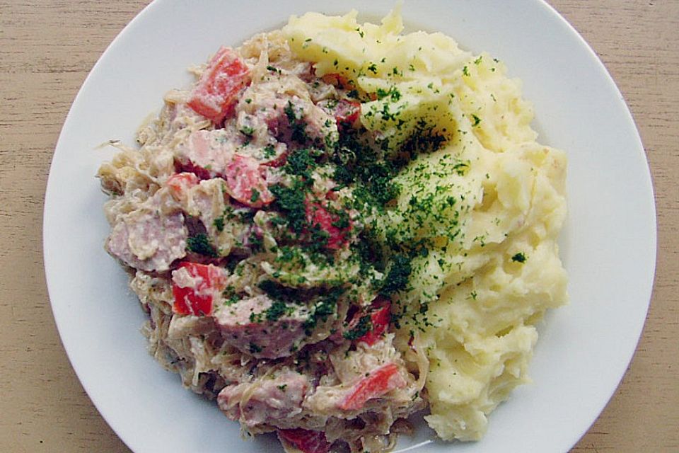 Sauerkrautpfanne mit Cabanossi