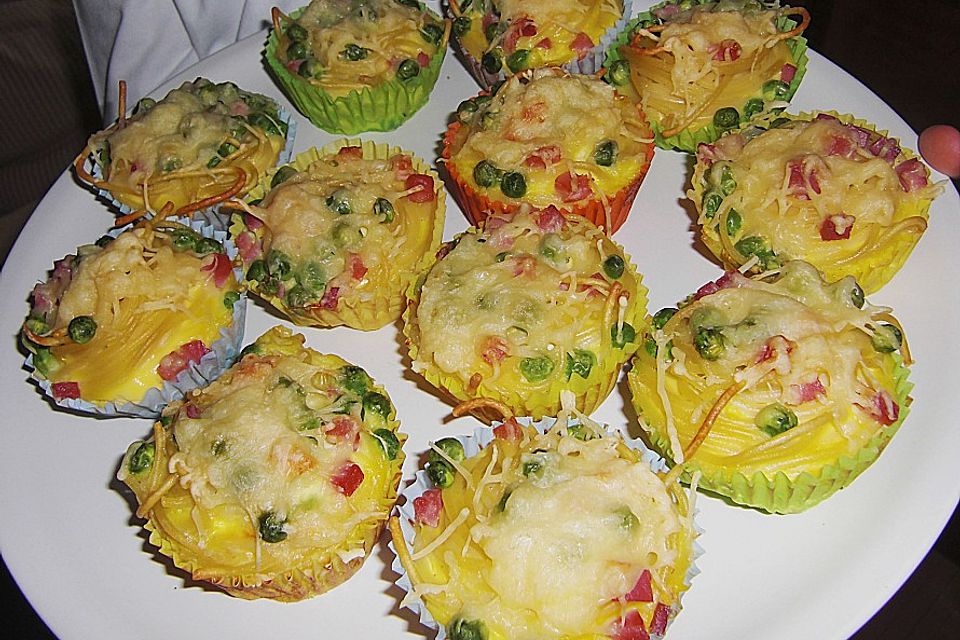 Spaghetti - Muffins mit Kräuterquark