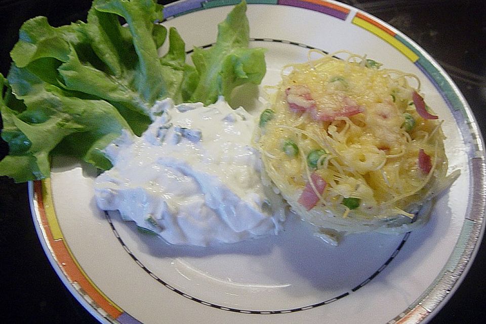 Spaghetti - Muffins mit Kräuterquark