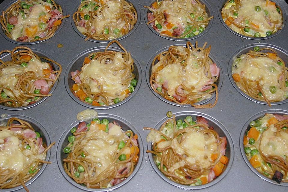 Spaghetti - Muffins mit Kräuterquark