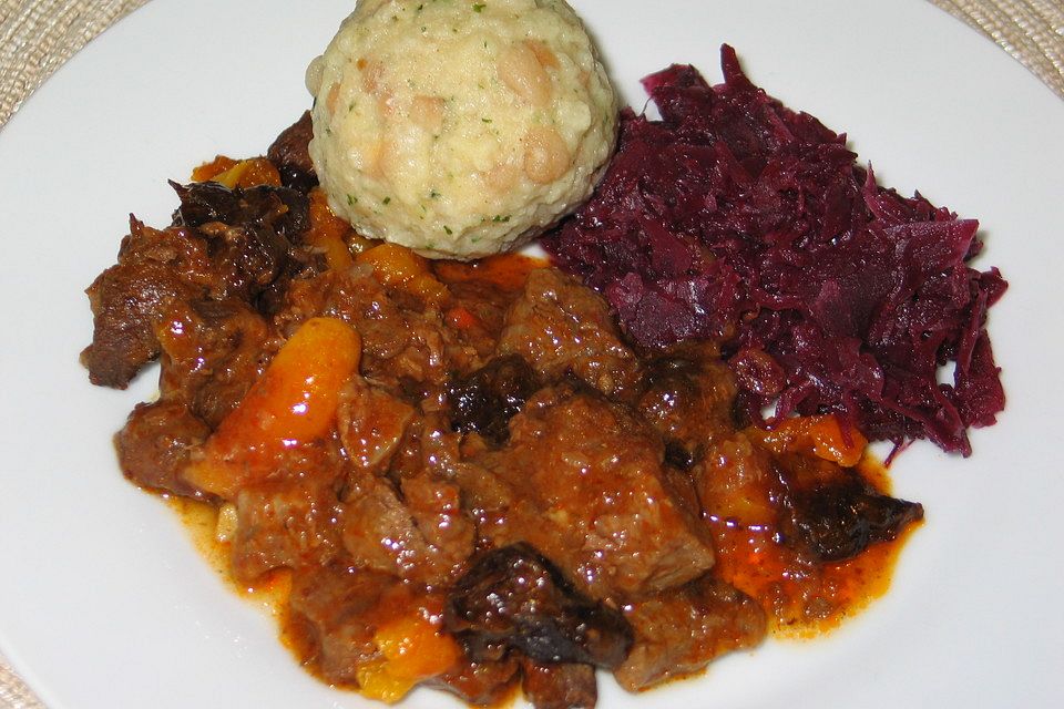 Rindergulasch mit Backobst