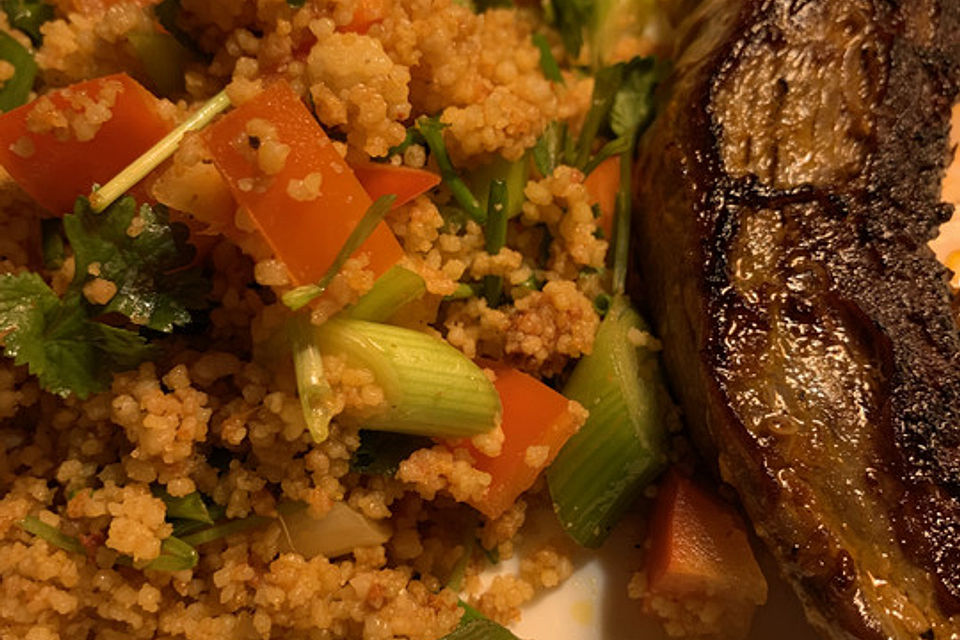 Couscous-Salat, lecker würzig