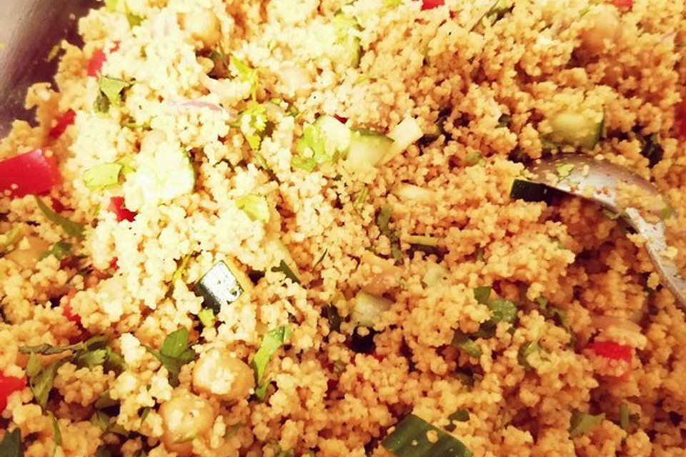 Couscous-Salat, lecker würzig