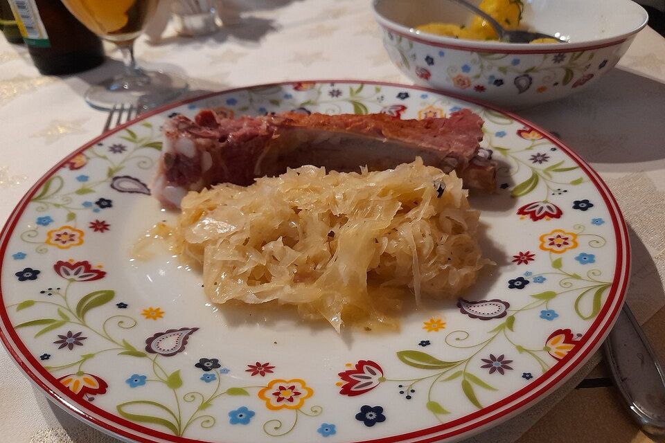 Schälrippchen / Spareribs auf Sauerkraut