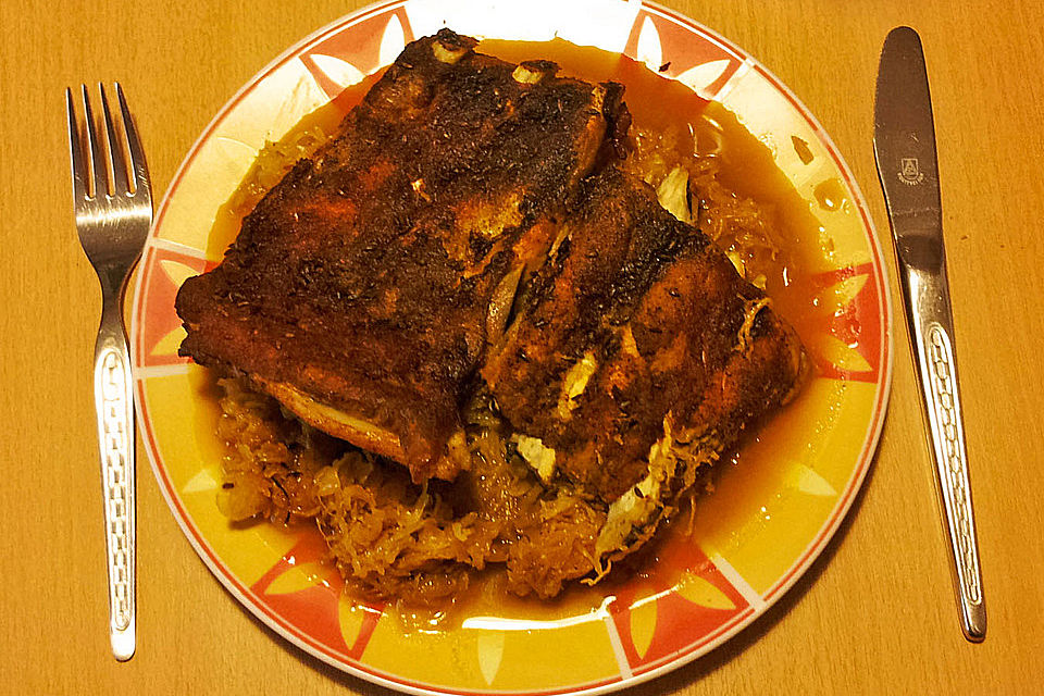 Schälrippchen / Spareribs auf Sauerkraut