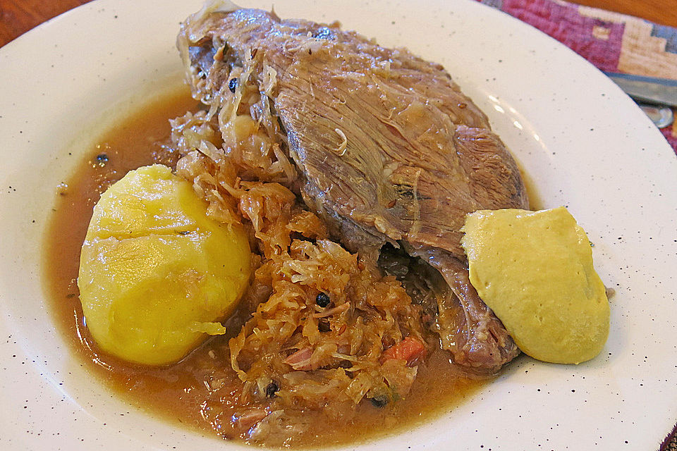 Schälrippchen / Spareribs auf Sauerkraut