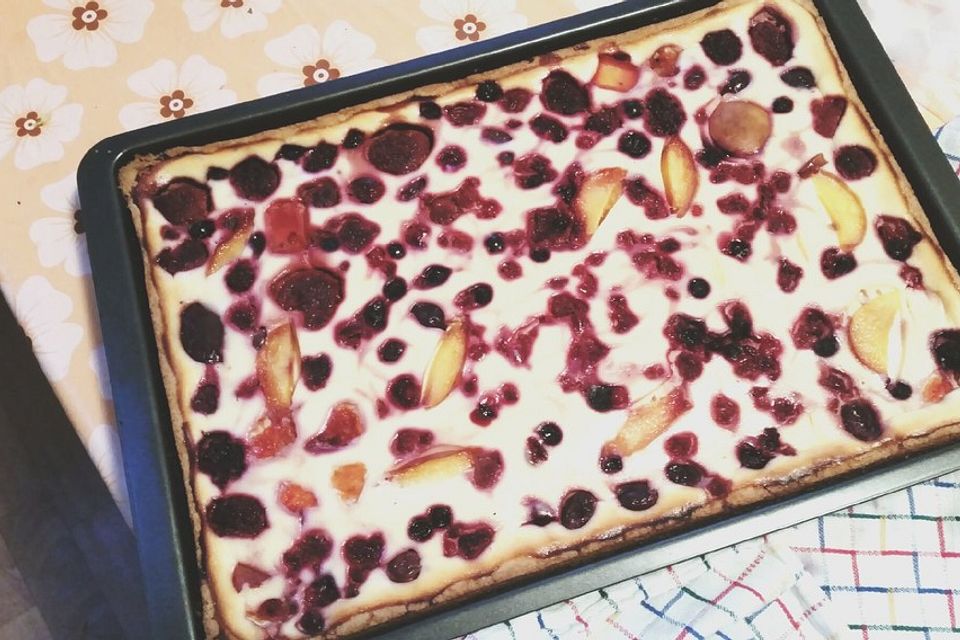 Saftiger Käsekuchen mit Früchten