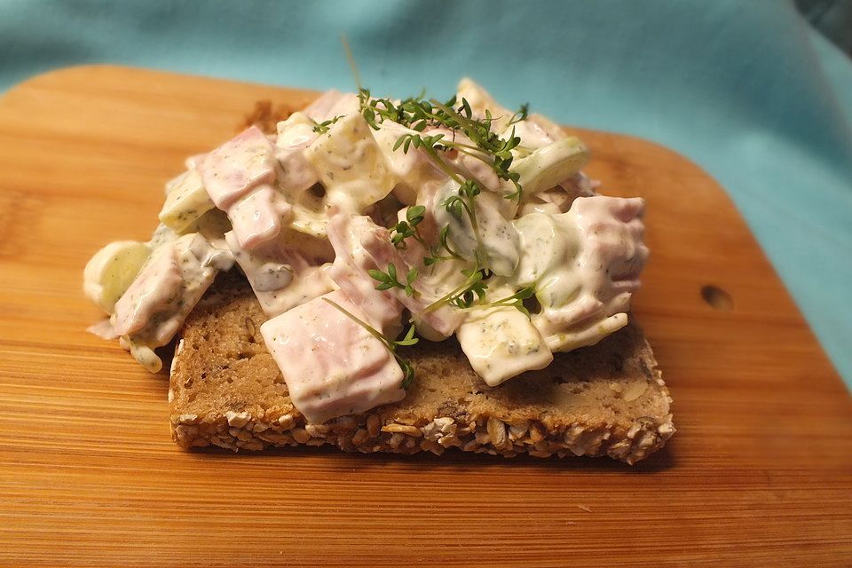 Käsesalat mit gekochtem Schinken