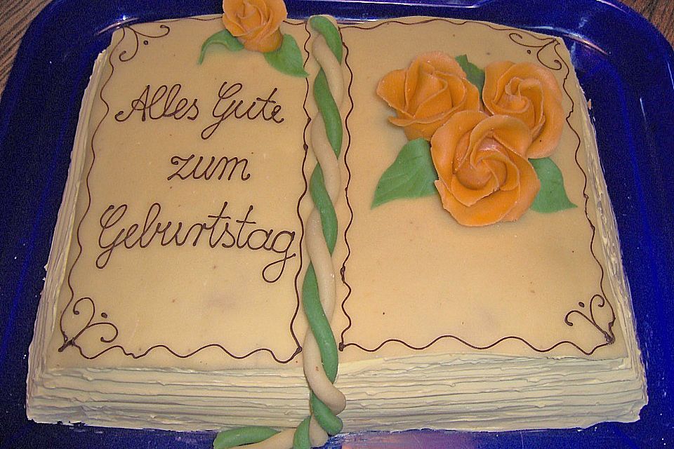 Buchtorte aus Eierlikörteig