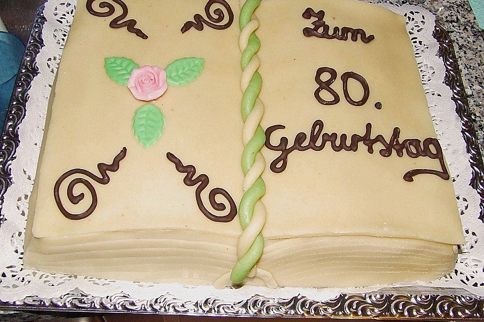 Buchtorte aus Eierlikörteig