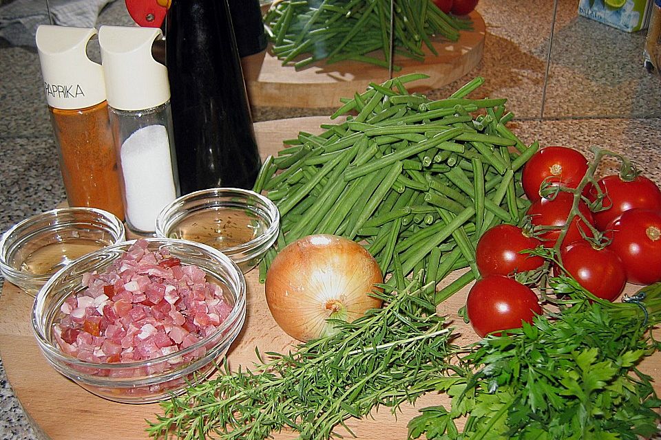 Bohnen-Tomatensalat mit Speck