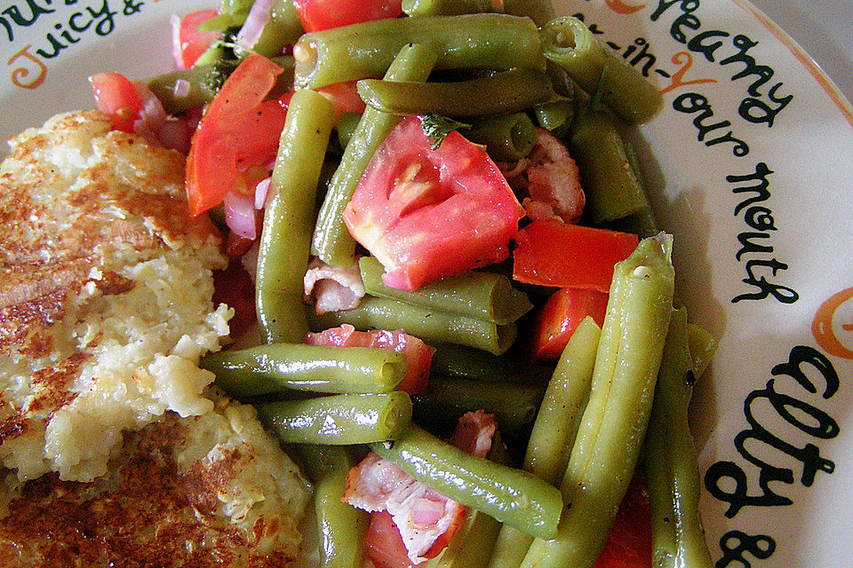 Bohnen-Tomatensalat mit Speck